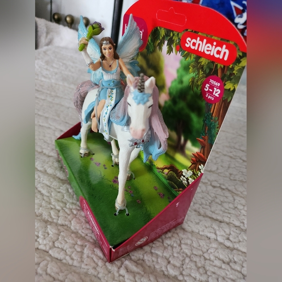 Schleich bayala Fairy Princess Eyela with Sparkly Unicorn Toy - Picture 2 of 6
